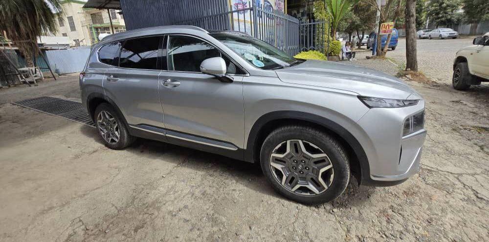 2022 Model-Hyundai Santa Fe Hybrid