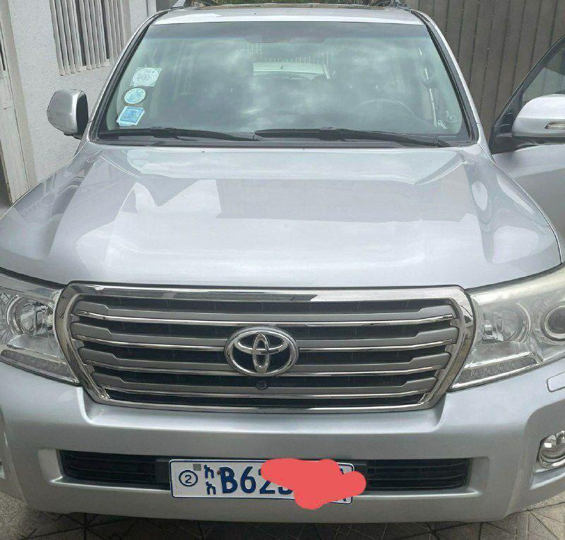 2014 Model-Toyota LandCruiser V8