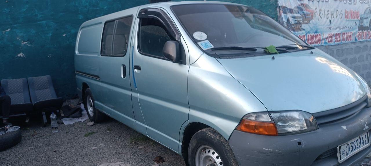 2000 Model-Toyota Dolpin