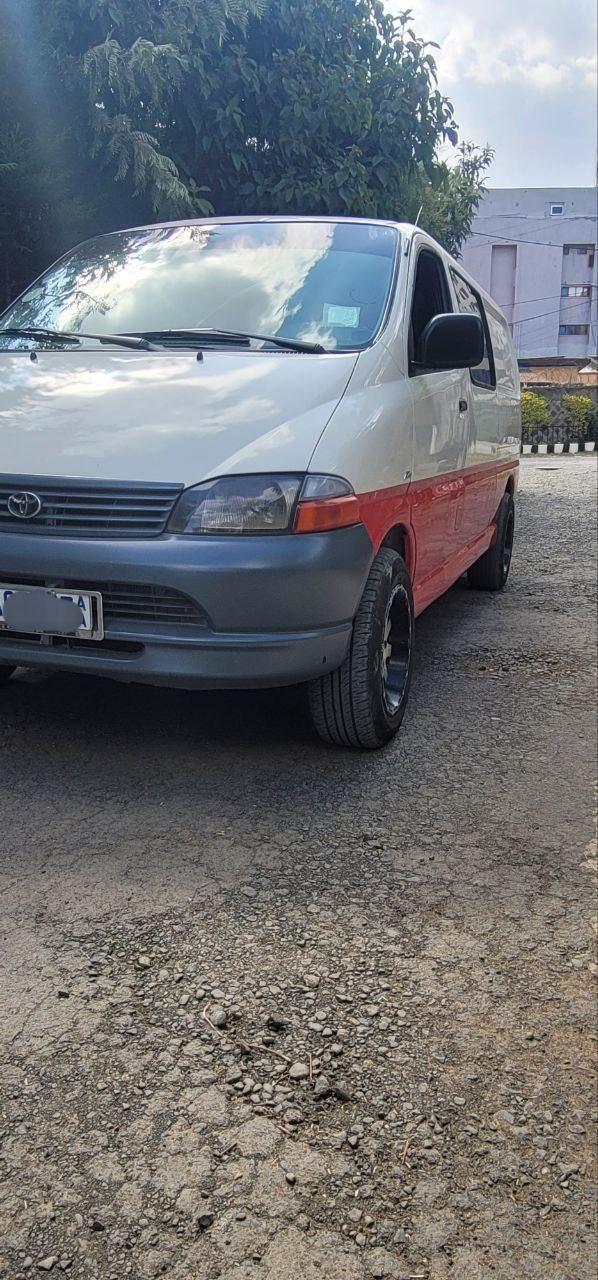 2005 Model-Toyota Hiace Dolphin