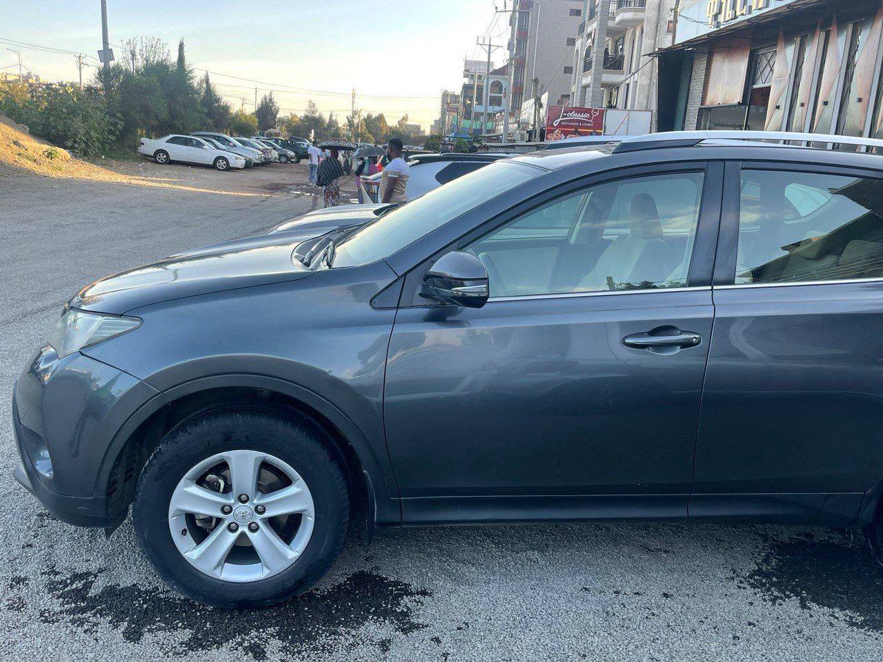 2015 Model-Toyota Rav4