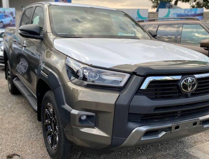 2023 Model-Toyota Hilux Doubl Invincible