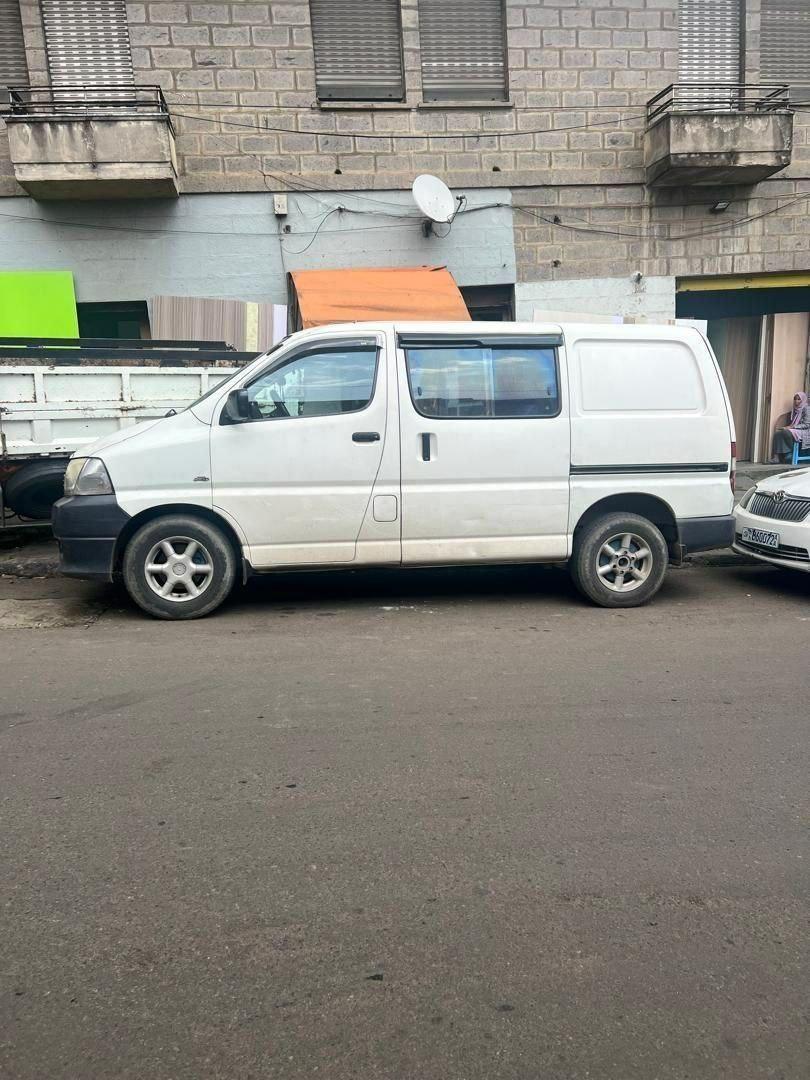 2008 Model-Toyota Hiace Dolphin