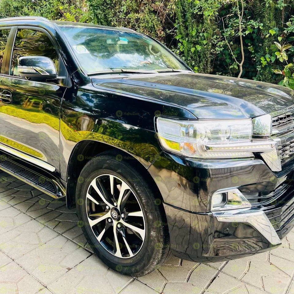 2014 Model-Toyota Land Cruiser V8