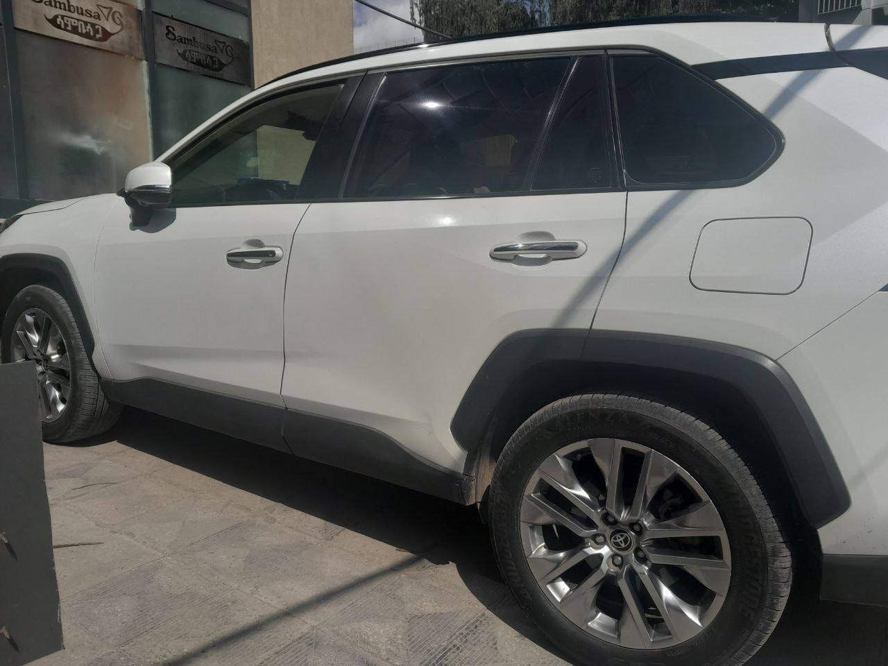 2020 Model-Toyota Rav4