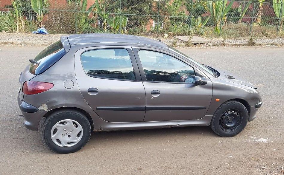 2000 Model-Peugeot