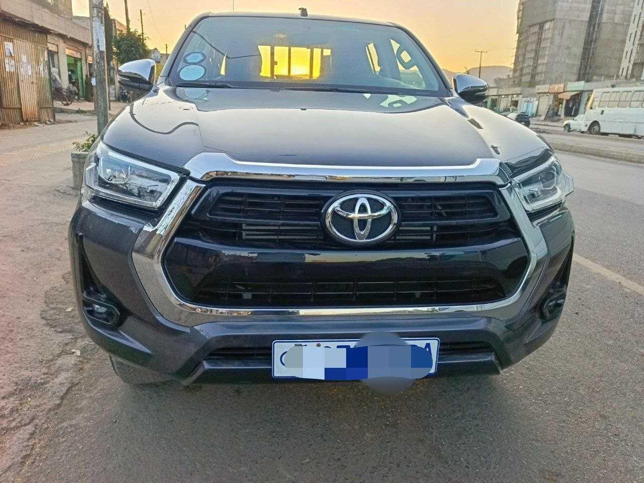 2023 Model-Toyota Hilux SR5