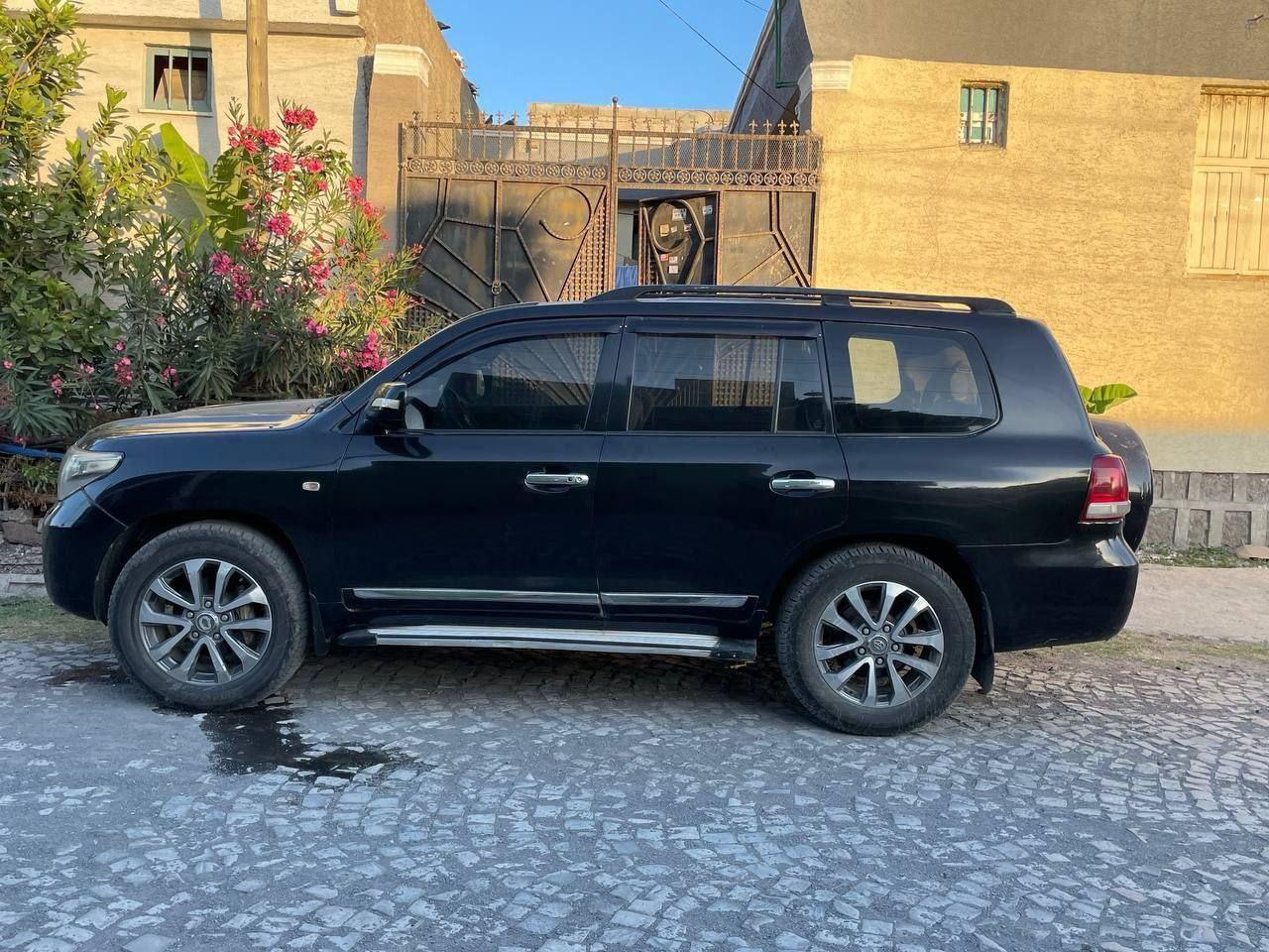 2010 Model-Toyota Land Cruiser V8 ,  VXR