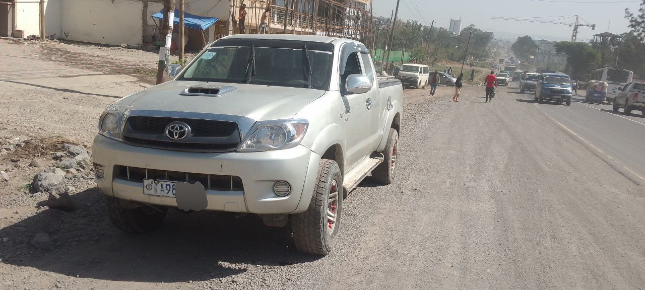 2005 Model-Toyota Hilux