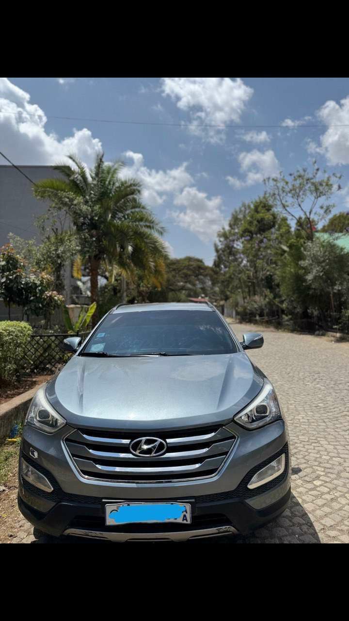2013 Model-Hyundai Santa Fe