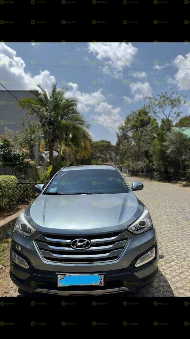2013 Model-Hyundai Santa Fe