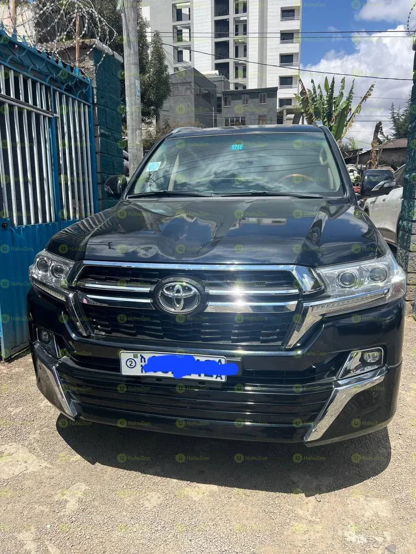 2010 Model-Toyota Landcruiser v8