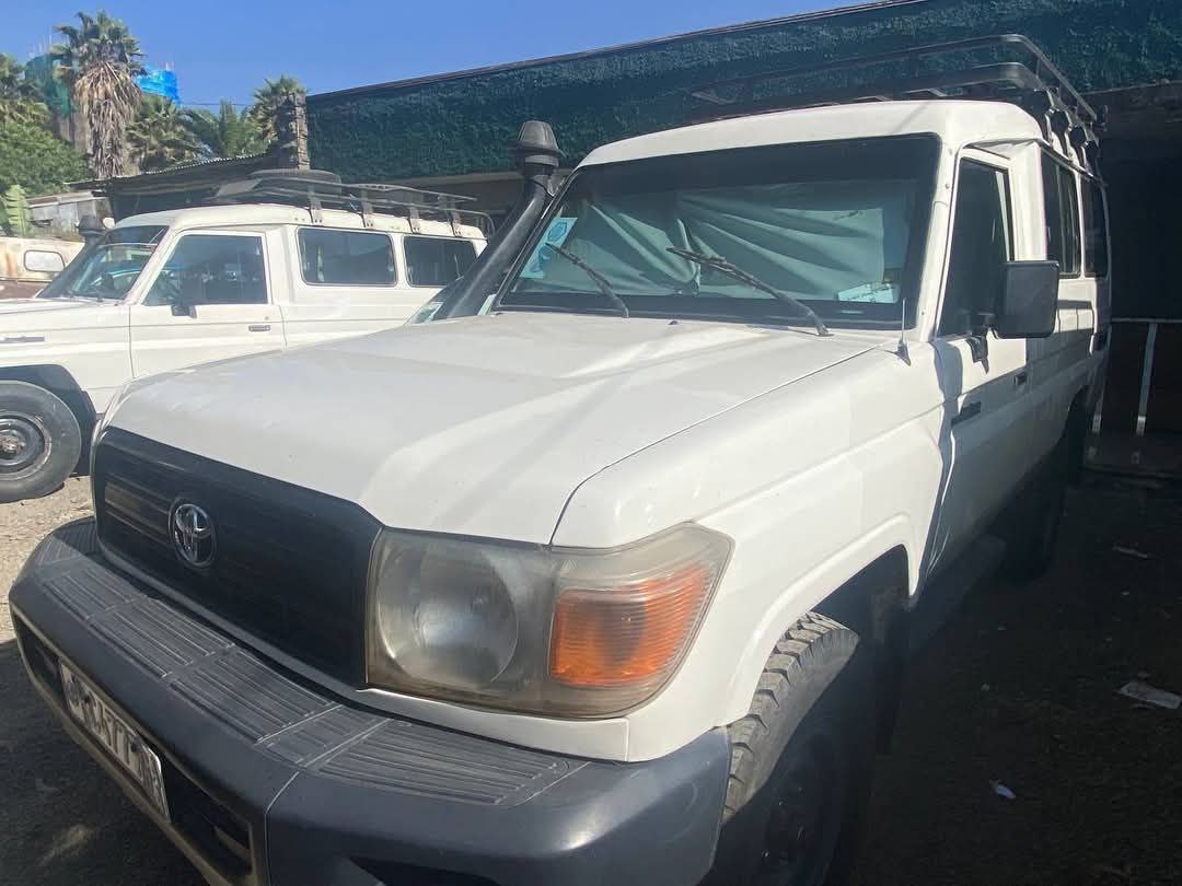2012 ModelToyota Land Cruiser – Long Beze