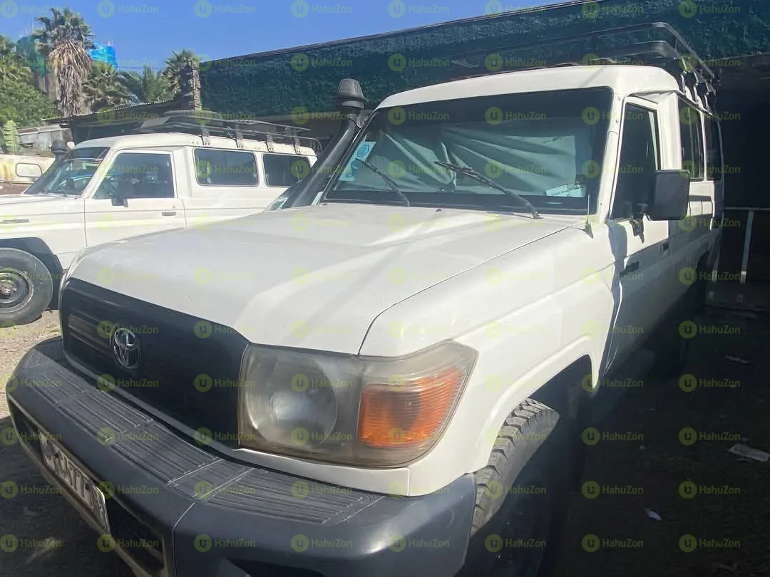 2012 ModelToyota Land Cruiser – Long Beze