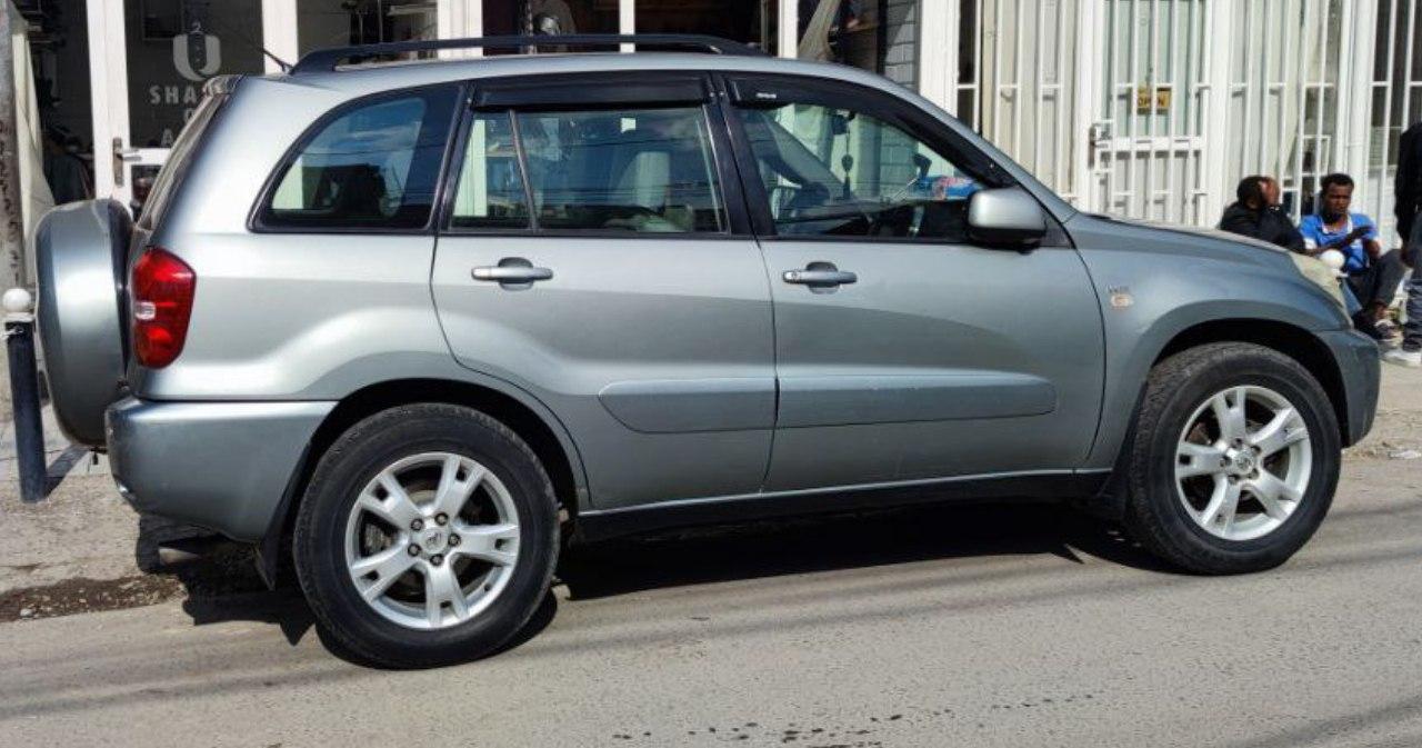 2004 Model-Toyota Rav4