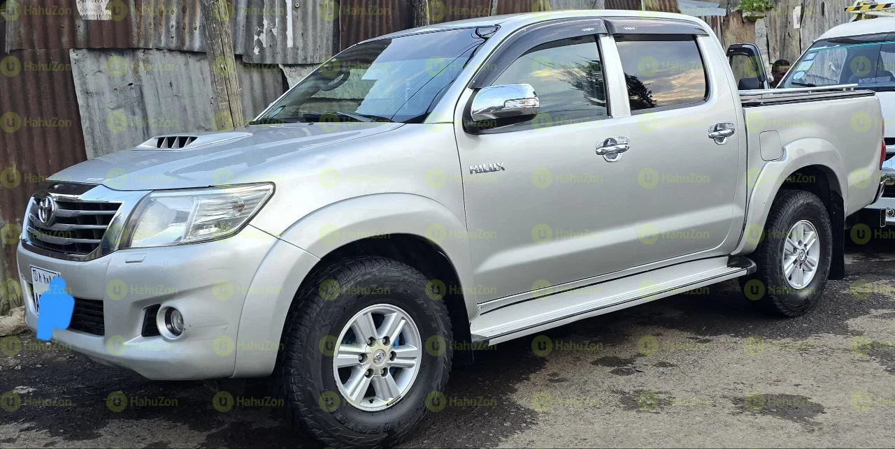 2013 Model-Toyota Hilux double Cab