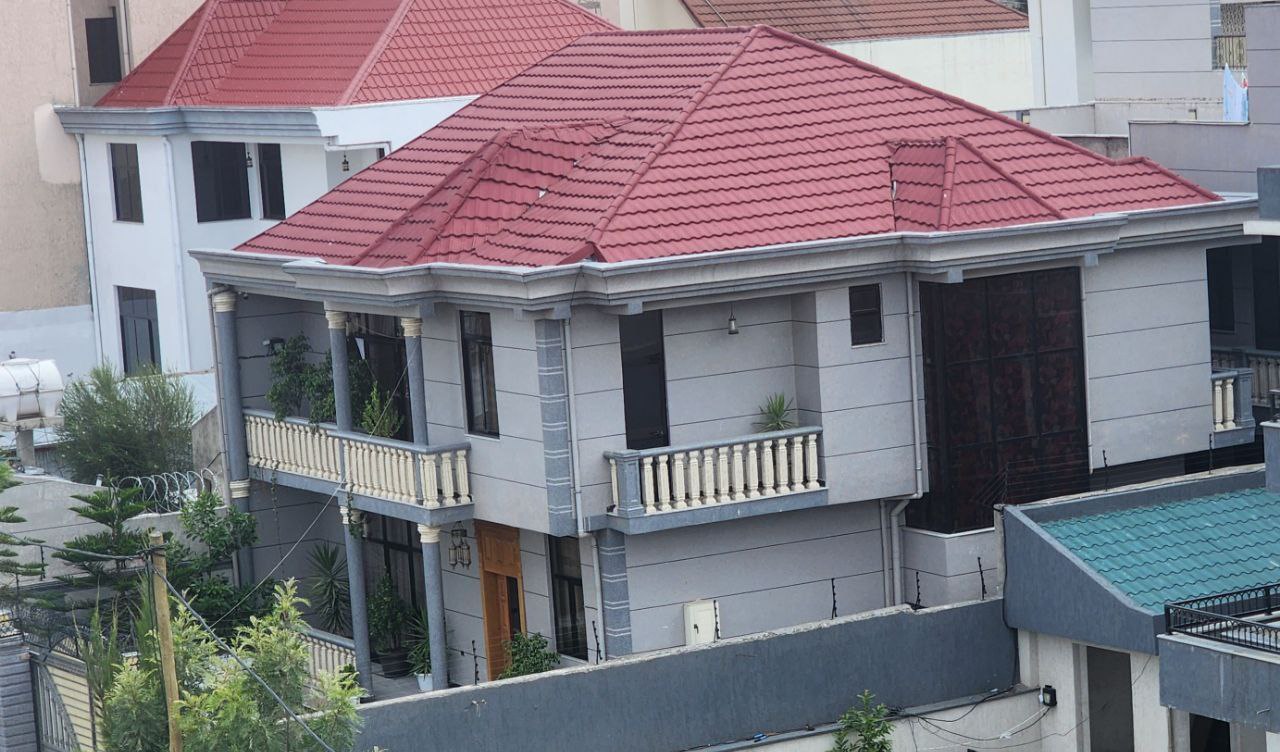 300 ካሬ የሚሸጥ G+1 ቤት በሰሚት
