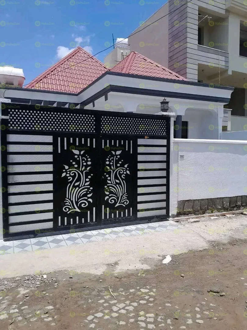 180 ካሬ የሚሸጥ ቪላ ቤት በወሰን