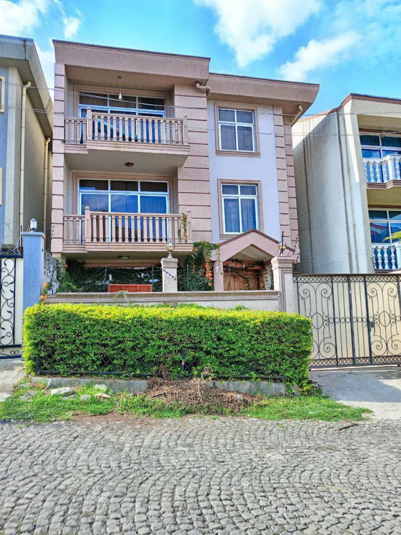 200 ካሬ የሚሸጥ G+2 ቤት በሰሚት