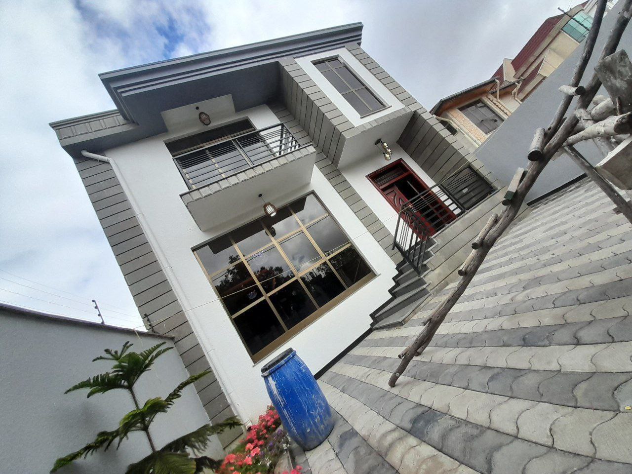 250 ካሬ የሚሸጥ G+1 ቤት በአያት