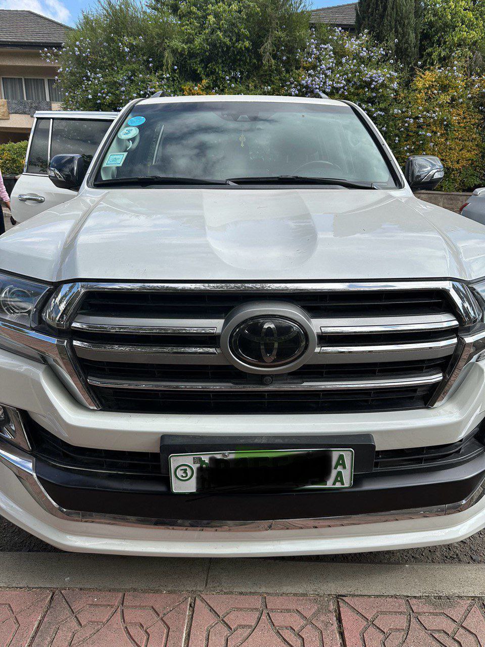 2020 Model-Toyot Landcruiser V8 VX.R