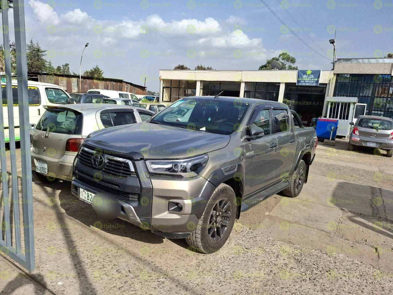 2021 Model-Toyota Hilux invisible Double cup Engine:D4D