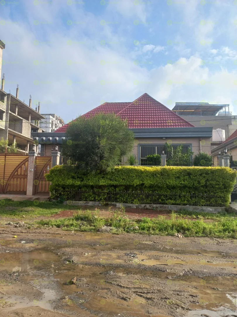 300 ካሬ የሚሸጥ ቪላ ቤት በአያት