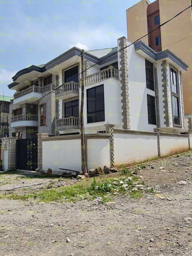 200 ካሬ የሚሸጥ G+2 ቤት በአያት