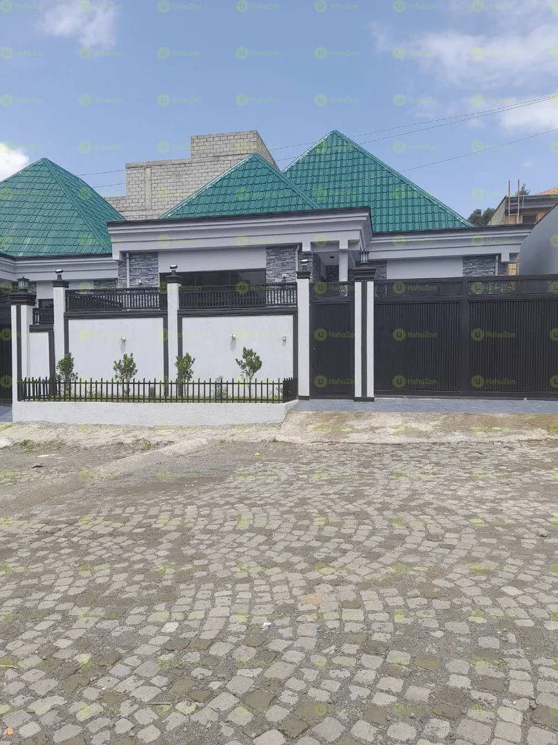 250 ካሬ የሚሸጥ ቪላ ቤት በሰሚት