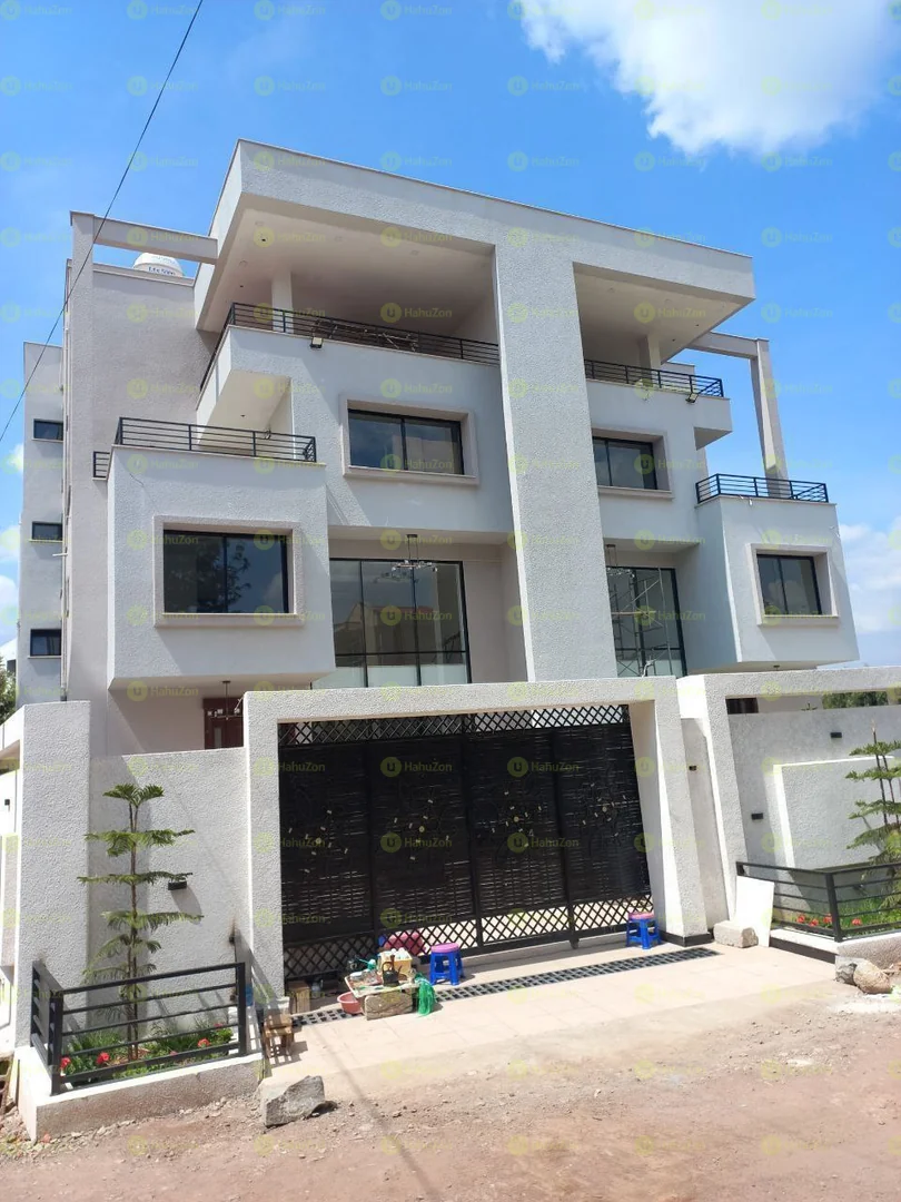 250 ካሬ የሚሸጥ B+G+3 ቪላ ቤት በወሰን