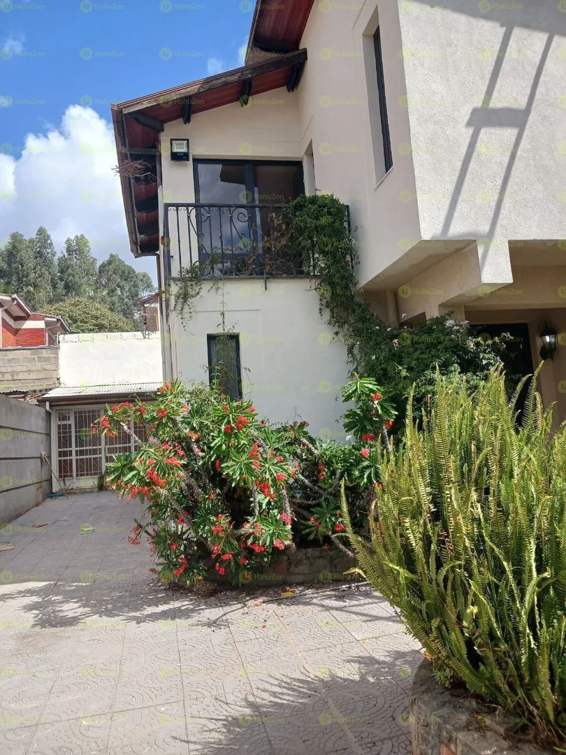 300 ካሬ የሚሸጥ ቤት በአያት