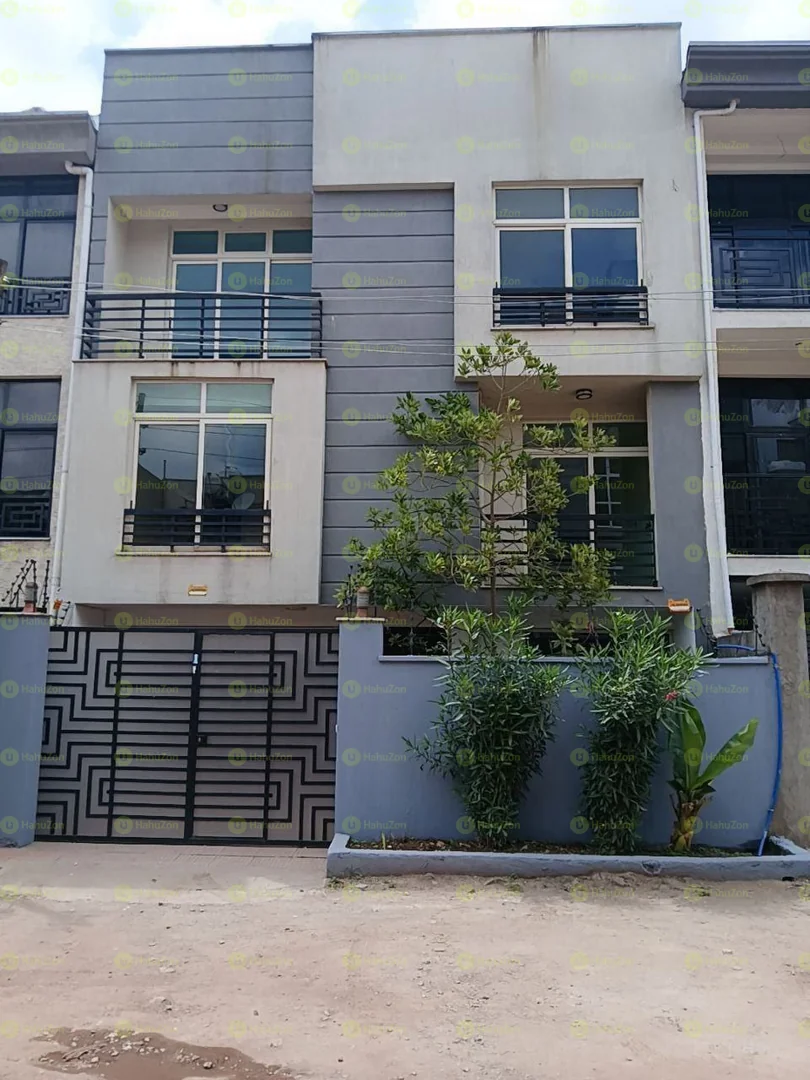 105 ካሬ የሚሸጥG+2  ቤት በአያት