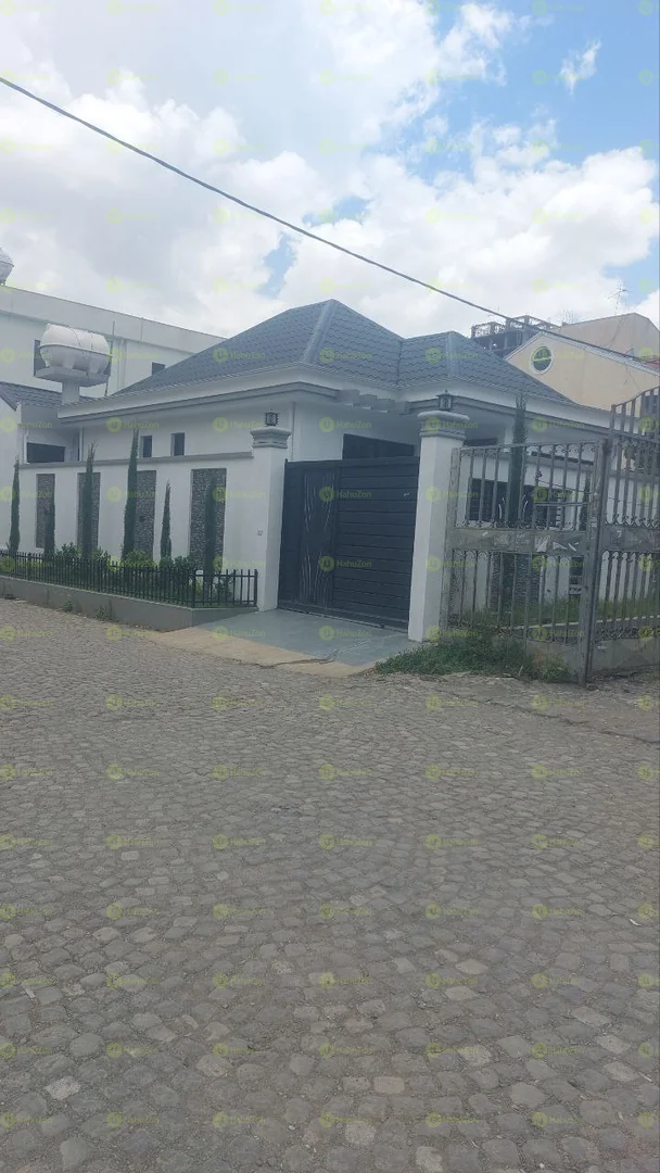 165 ካሬ የሚሸጥ ቤት በአያት ዞን 6