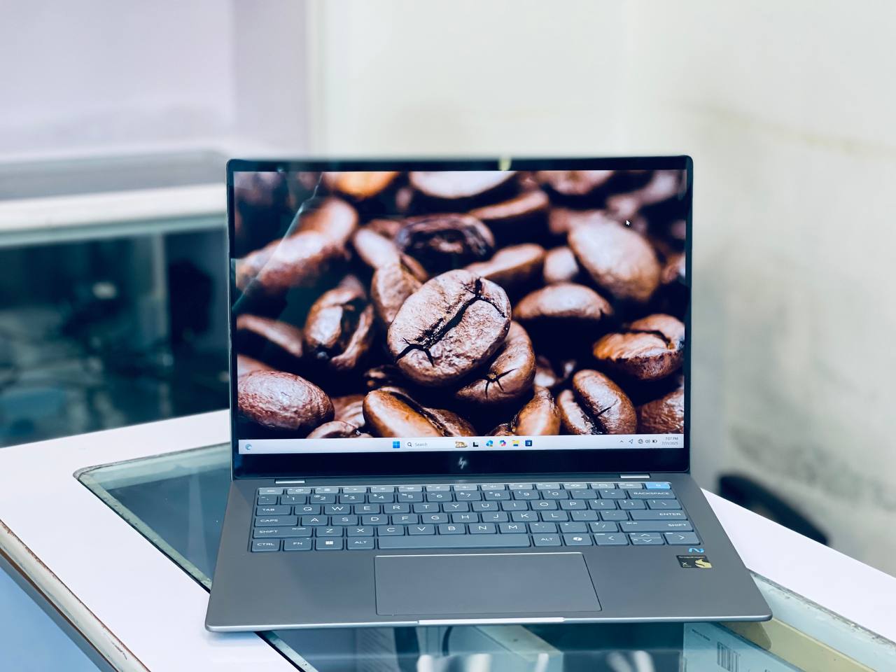 Hp Omnin Book Snapdragon R X-Elite Laptop