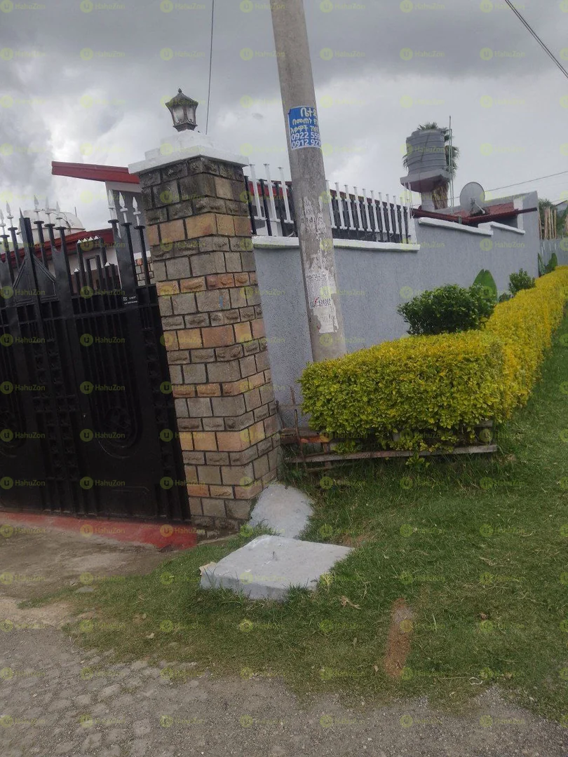 220 ካሬ የሚሸጥ ቪላ ቤት በቤተል አለም ባንክ