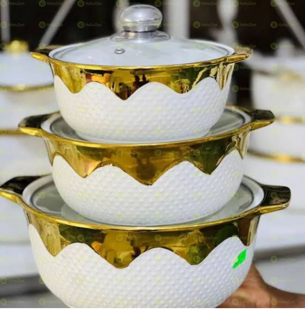 ባለ ሶስት ሸክላ የወጥ ማቅረቢያ