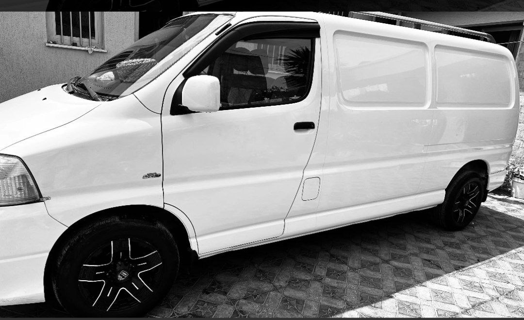 2008 Model-Toyota Hiace Dolphin