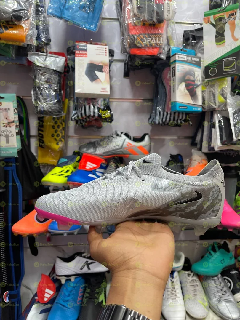 Nike Phantom Football Shoes Cleats