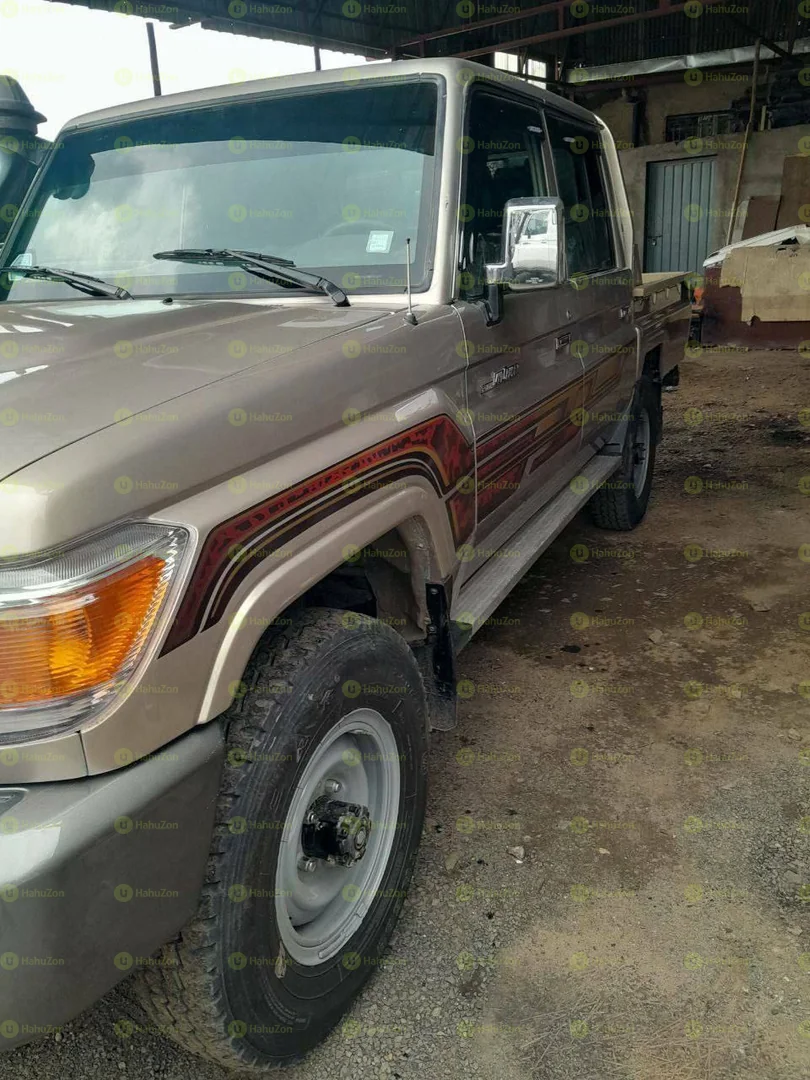2016 Model-Toyota Land Cruiser Double cap