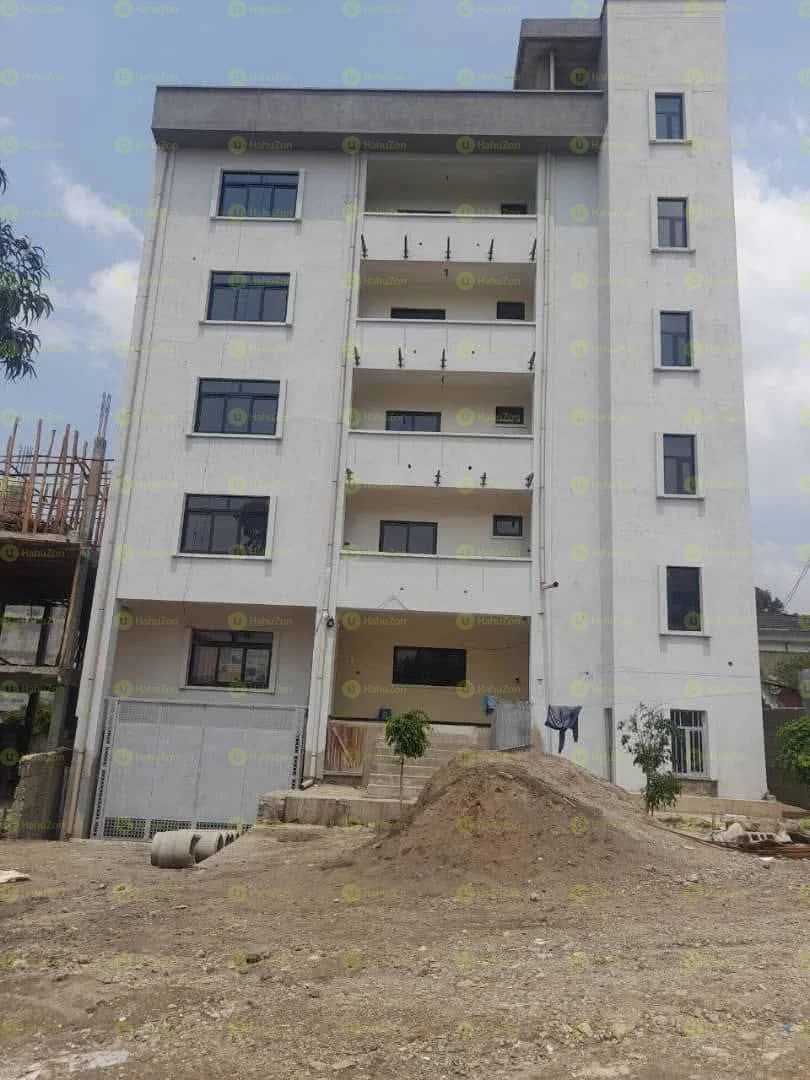 300 ካሬ የሚሸጥ B+G+4  አፓርትመንት በቦሌ