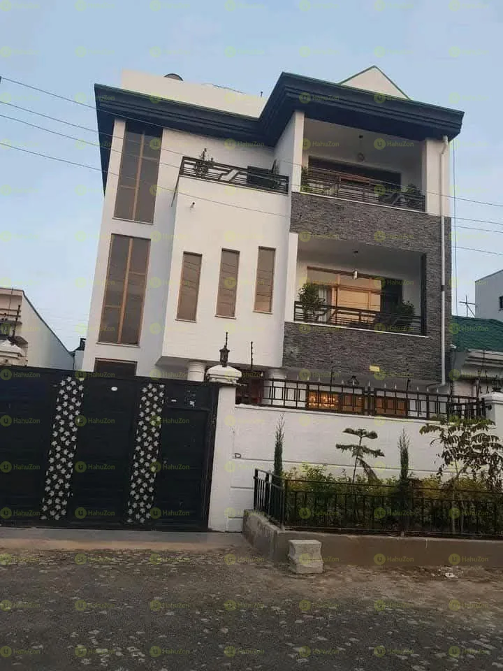 150 ካሬ የሚሸጥ G+2 ቤት በሰሚት