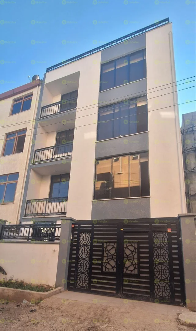 72 ካሬ የሚሸጥ G+3+Terrace ቤት በሰሚት