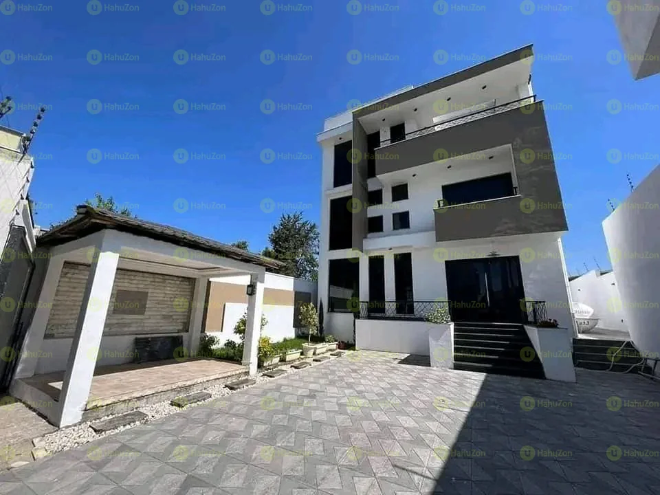 330 ካሬ የሚሸጥ G+2 ቤት በጃክሮስ
