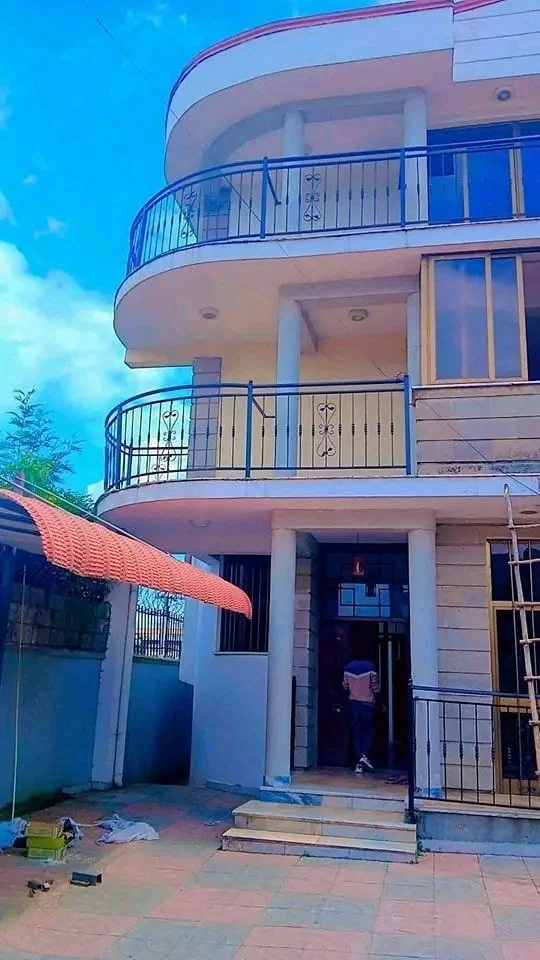 250 ካሬ የሚሸጥ G+2 ቤት በአያት ዞን