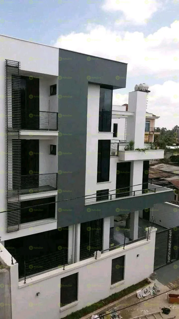 230 ካሬ የሚሸጥ G+3 ቤት በመገናኛ