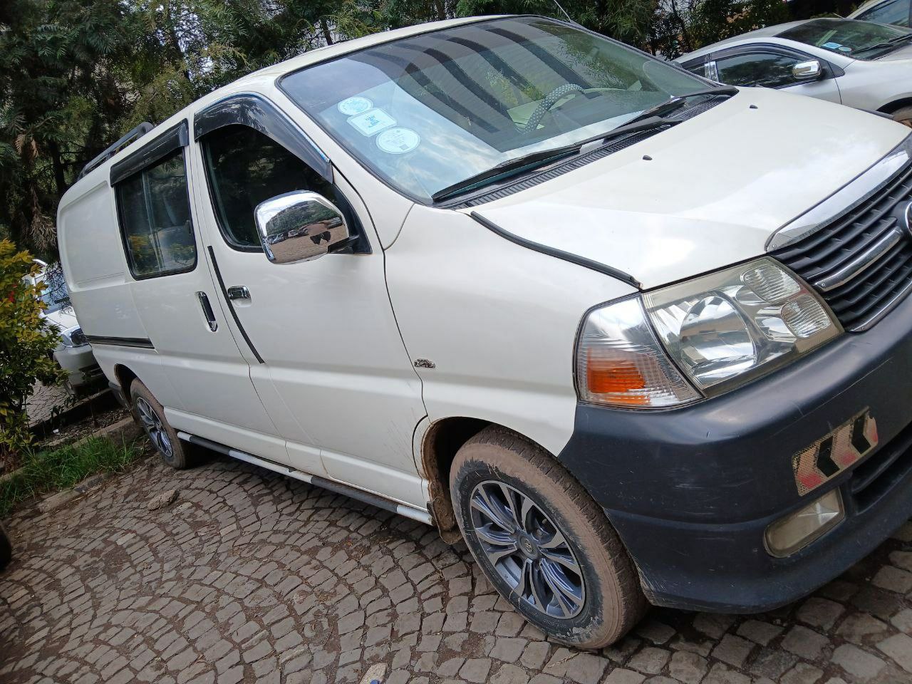 2011 Model-Toyota Hiace Dolphin