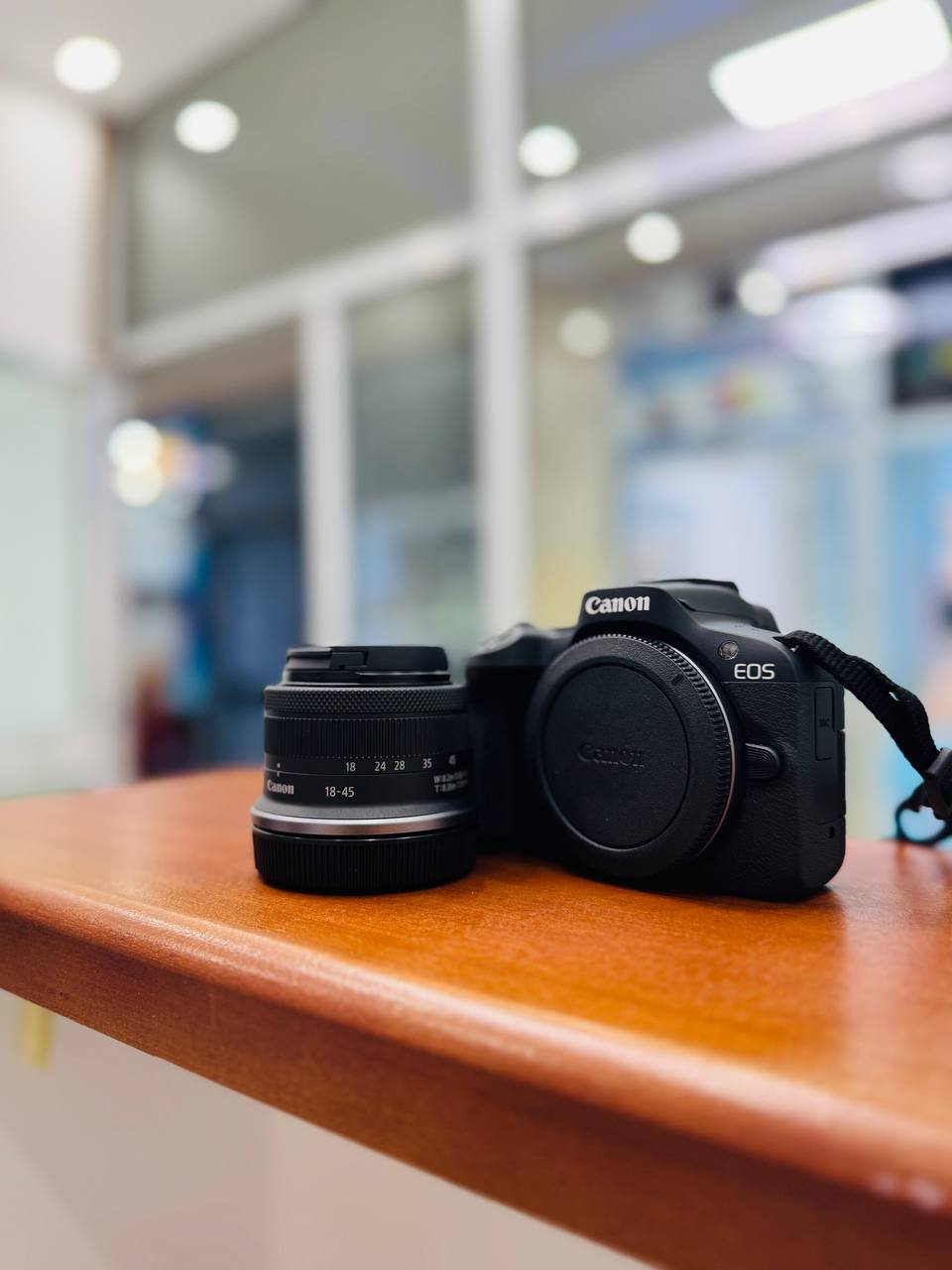 Canon R50