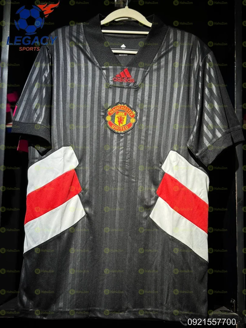 Manchester United Icon Retro Kit