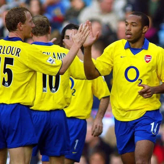 Arsenal  O2 2003/2005 Away Retro Jersey