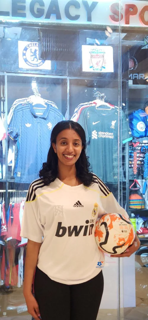 Real Madrid 2009/10 Retro Kit
